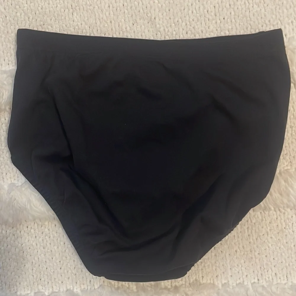 Spiritwear cheerleading athletic shorts panties black nylon size Medium AM Small - Picture 2 of 5